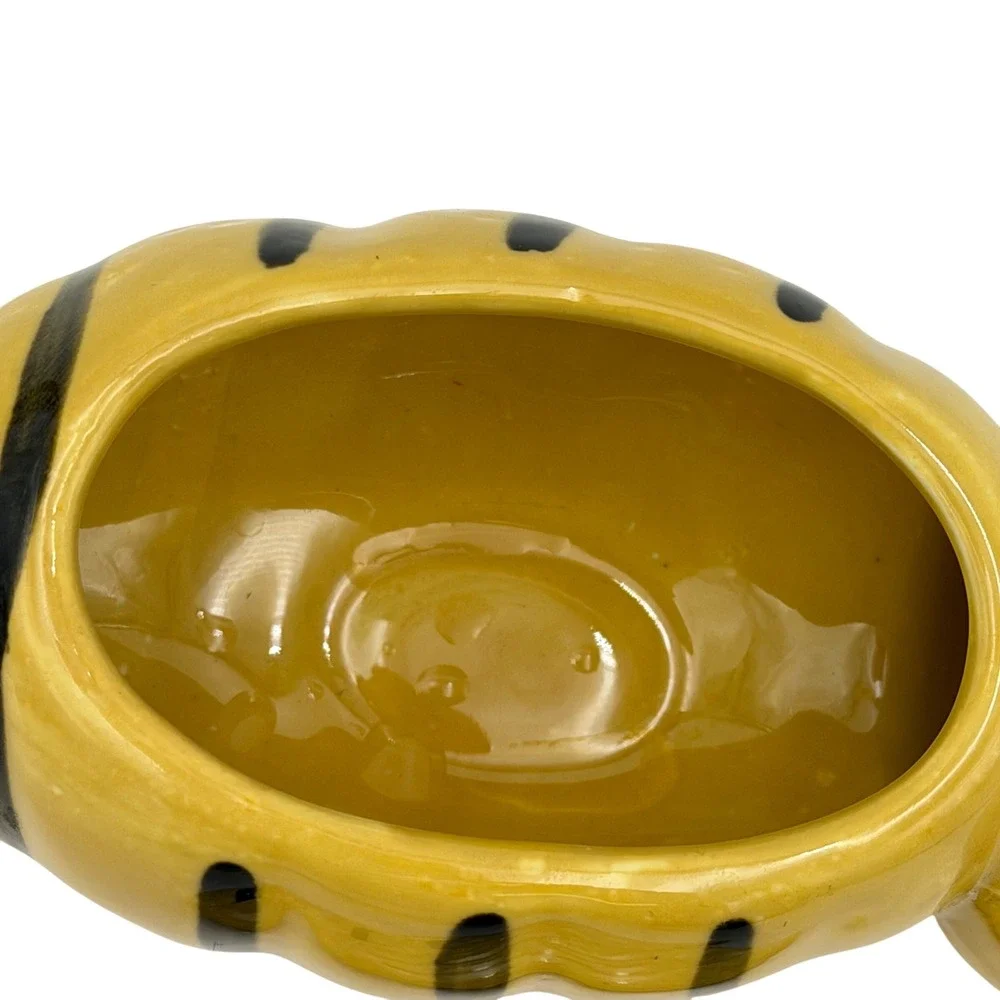 Unbranded features origin shape